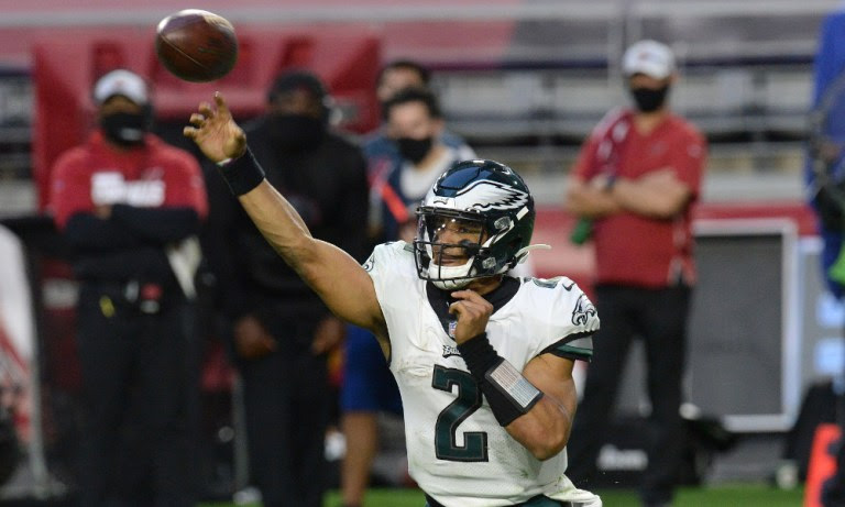 Jalen Hurts throws a pass for Eagles in 2020 game versus Arizona Cardinals