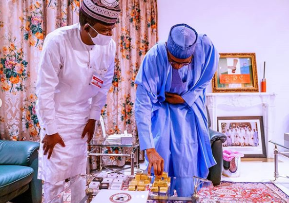 President Buhari receives gold bars and precious stones mined in Zamfara from Governor Matawalle (photos)