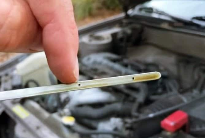 causes of engine oil shortage in a car