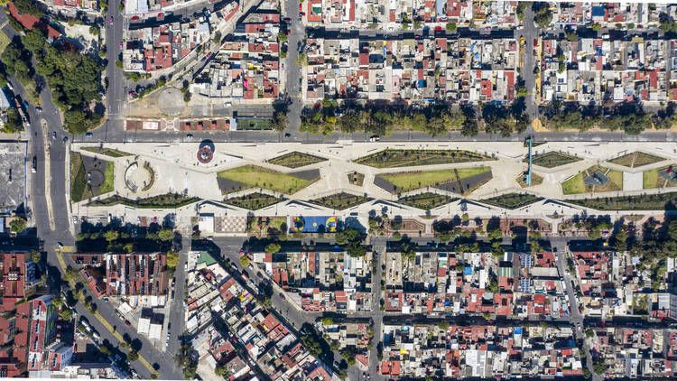 Το γραμμικό πάρκο αναγεννά το ιστορικό Μεγάλο Κανάλι της Πόλης του Μεξικού. © Onnis Luque