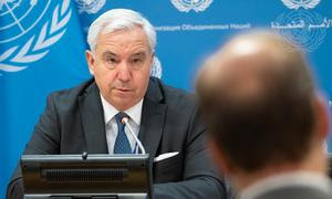 Federico Villegas, presidente del Consejo de Derechos Humanos, informa a los periodistas en la sede de la ONU.