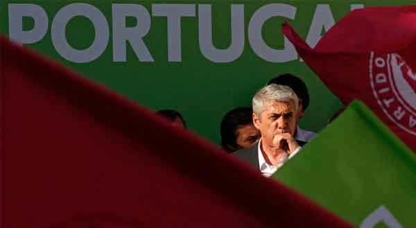 Sócrates abandona PS