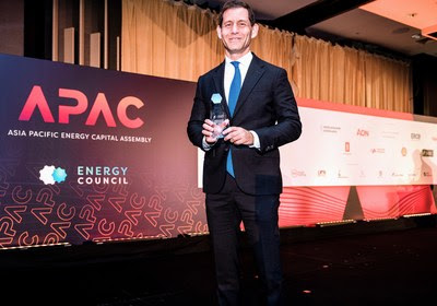 Joseph Sigelman, Chairman & CEO, AG&P Group with the award after AG&P won 2022 LNG ‘APAC Company of the Year’ award at the Energy Council's Annual Awards of Excellence