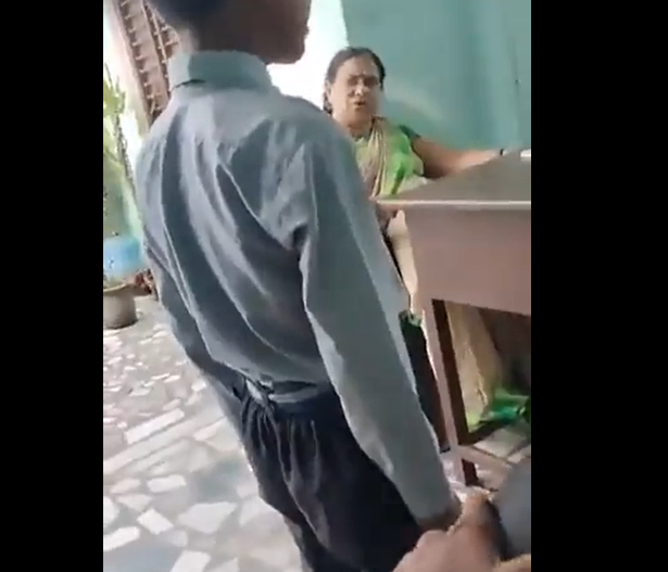 فيديو صادم يوثق إجبار معلمة هندوسية للتلاميذ على صفع زميلهم المسلم