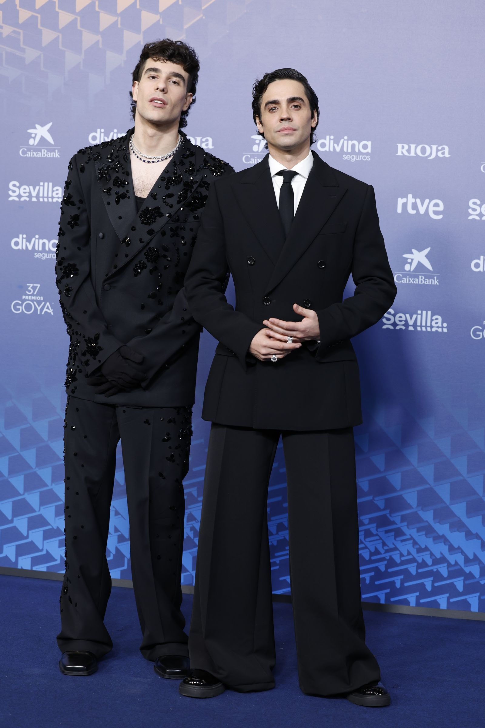 Javier Calvo y Javier Ambrossi en la alfombra roja de los goya 2023