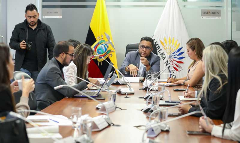 Ecuador: Tres de cinco bloques allanan el camino para el veto a Ley de Comunicación