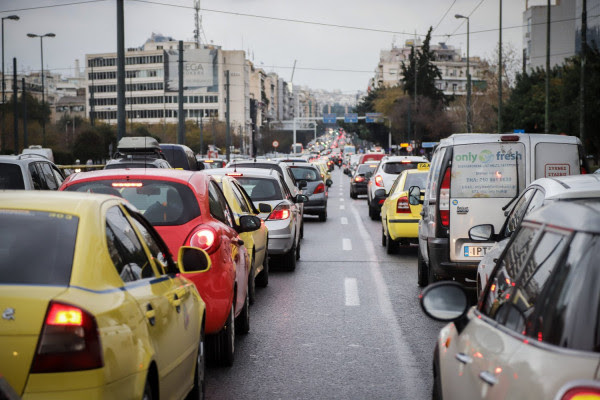 Την ευθύνη στους εκπαιδευτές οδήγησης για τη μη διεξαγωγή των εξετάσεων ρίχνει το υπουργείο Μεταφορών