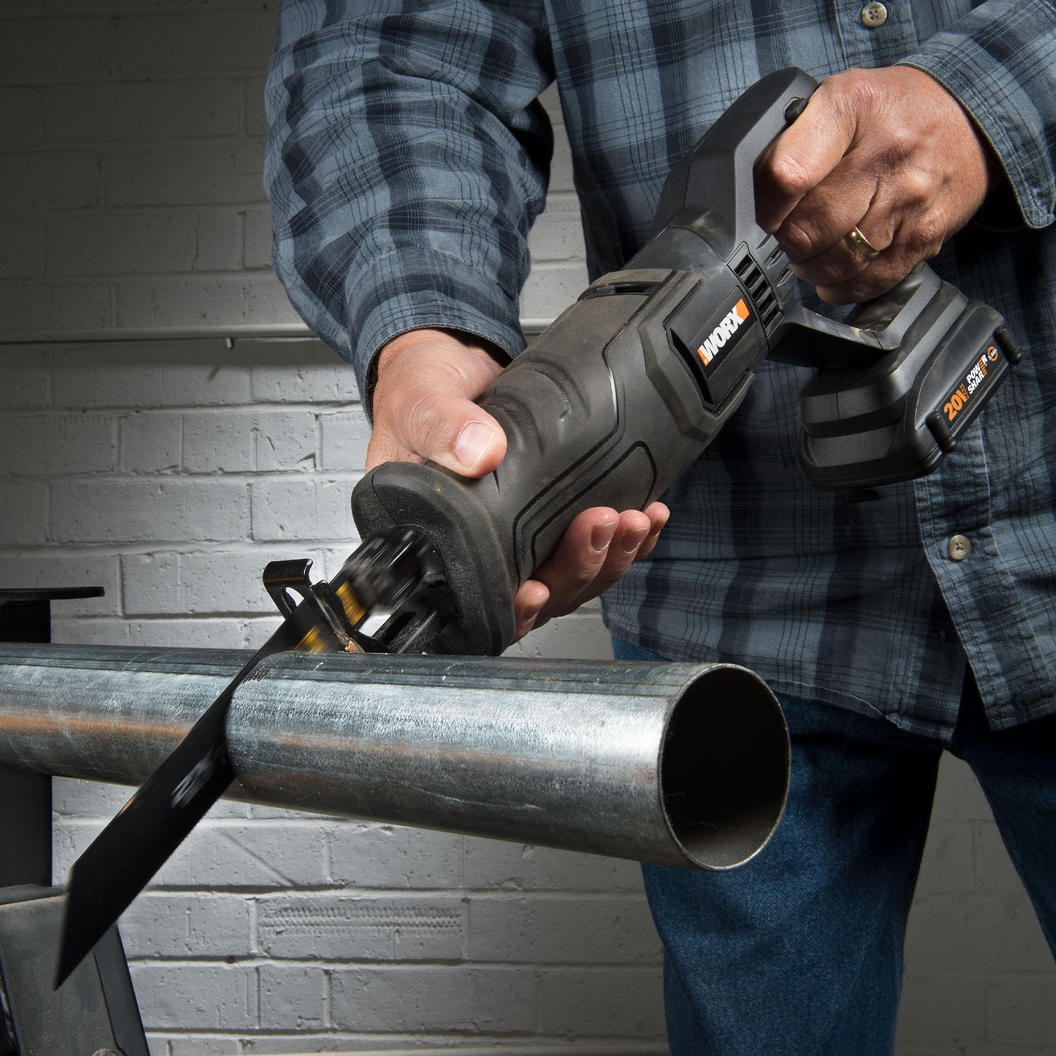 WX500L Lifestyle Recip Saw.jpg