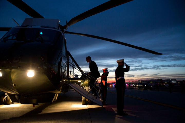 obama boarding chopper