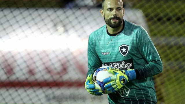 Cavalieri diz que lado emocional atrapalha o Botafogo: 'Nos perdemos após o gol'