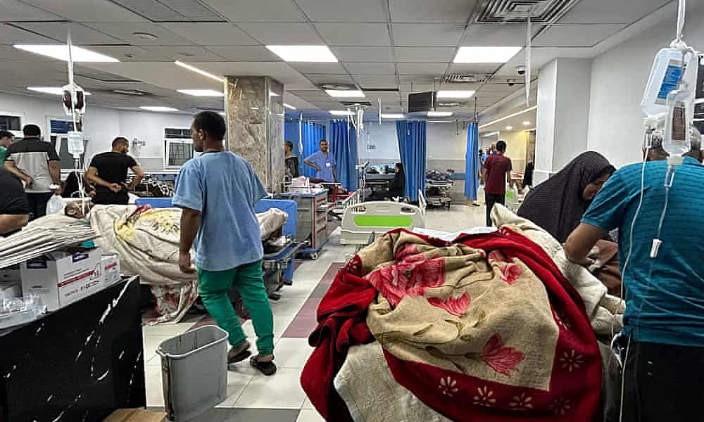Israeli forces at gates of main hospital with hundreds trapped