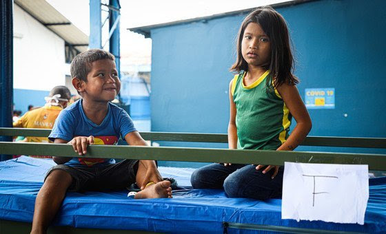 Os refugiados e migrantes indígenas venezuelanos da etnia Warao foram transferidos para um espaço seguro em Manaus, Brasil, em meio à pandemia do Covid-19.
