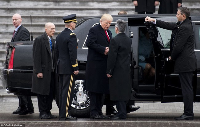 Bên trong chiếc xe mãnh thú của Tổng thống Donald Trump - Ảnh 4.