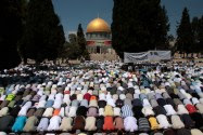 Arabs turn their back on the Dome of the Rock to pray towards Mecca, Ramadan 2009