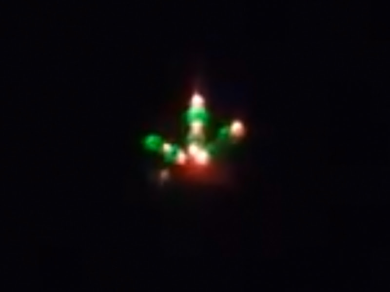 Bizarre, Amazing UFO Hovering Over Melbourne, Australia (Video) Bizarre, Amazing UFO Hovering Over Melbourne, Australia (Video)