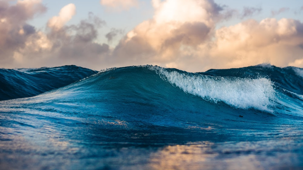 onde oceaniche durante il giorno