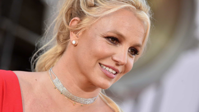 Advogado de Britney a compara a paciente em coma por não poder assinar processo