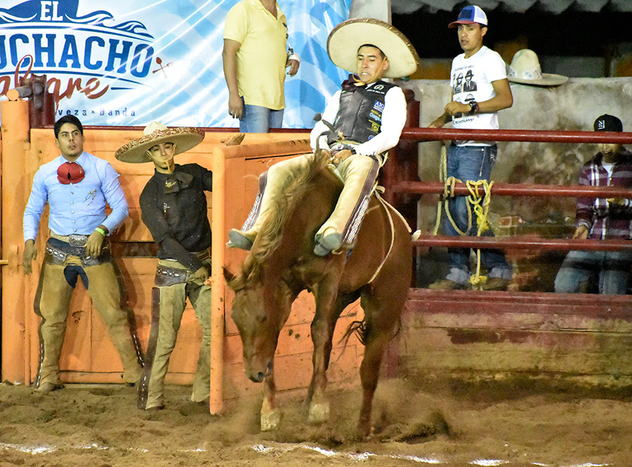Siguen buenas acciones charras en torneo duranguense