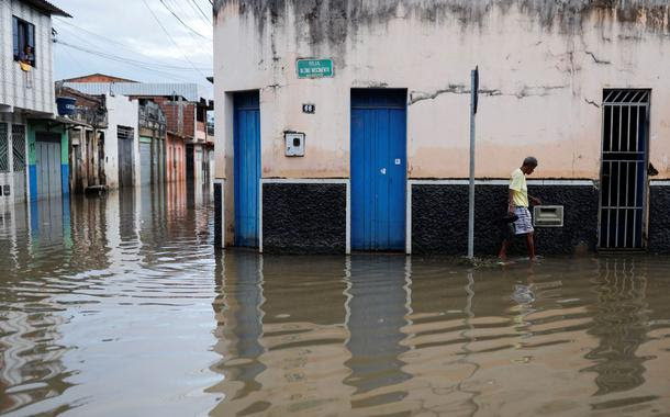 Sobe para 21 o número de mortos pelas chuvas na Bahia
