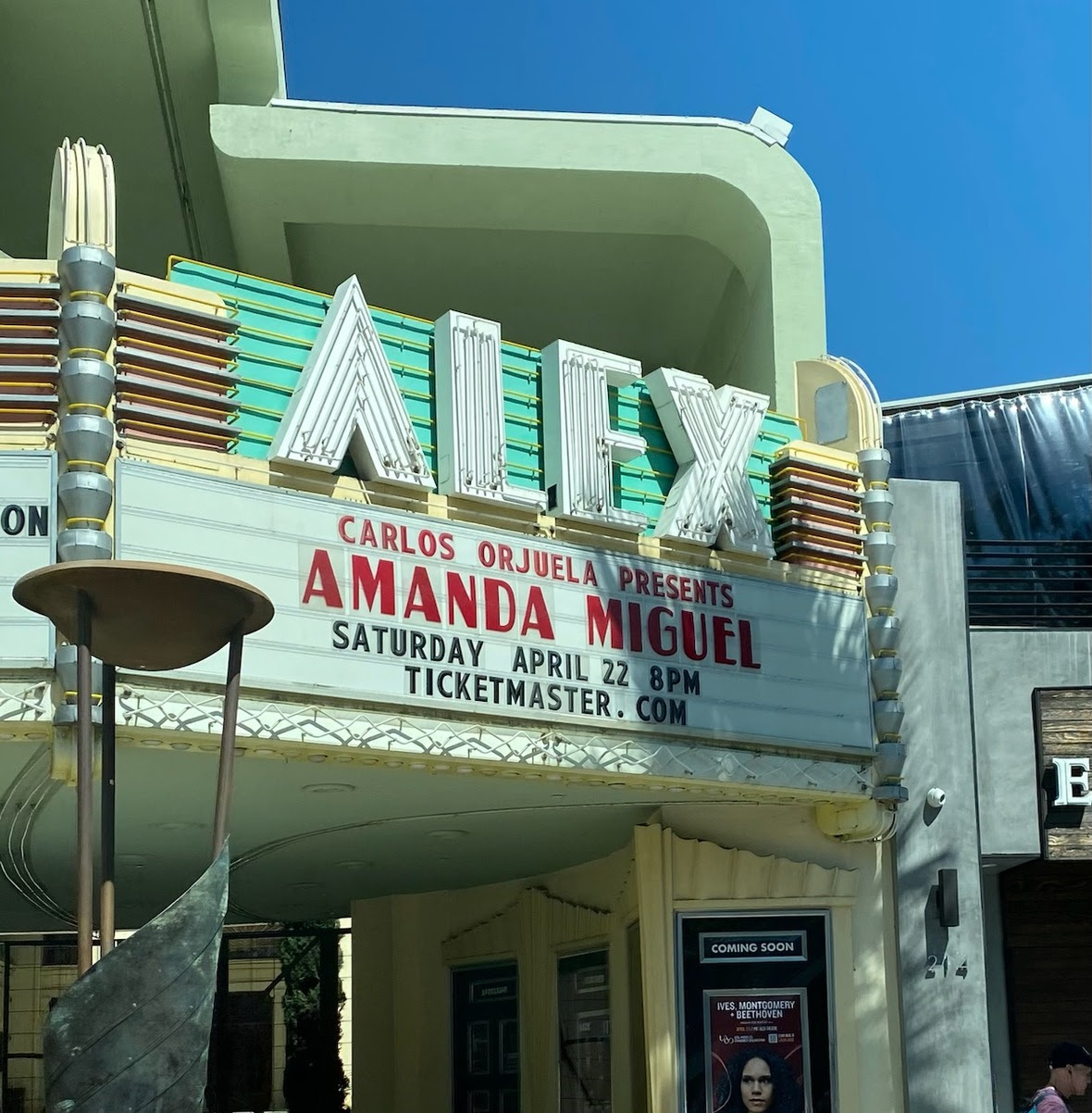 CARLOS ORJUELA PRESENTA, CELEBRA SUS TRES PRIMEROS FUNCIONES EN EL TEATRO ALEX DE LOS ÁNGELES