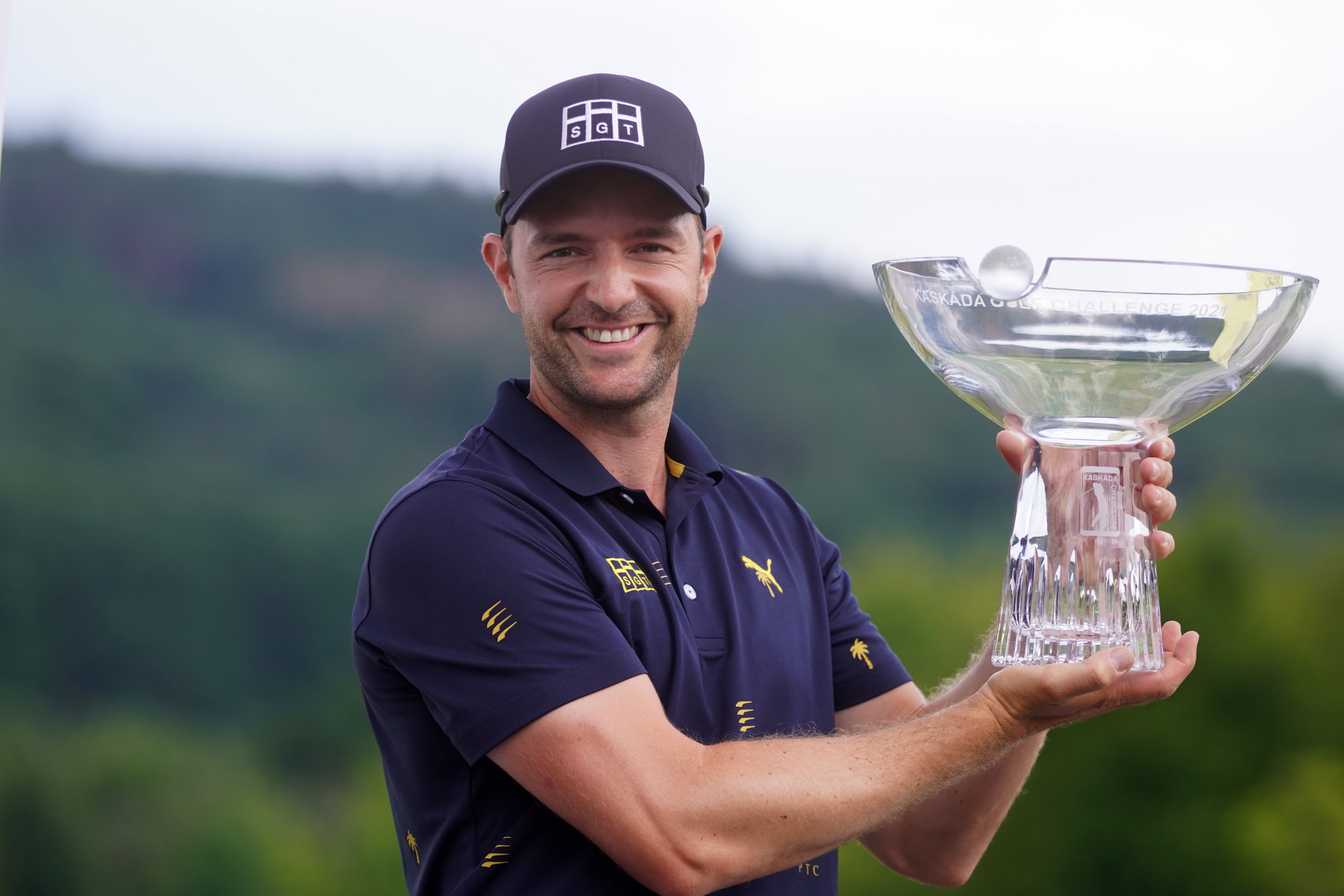 Schneider seals Kaskáda victory and Open exemption