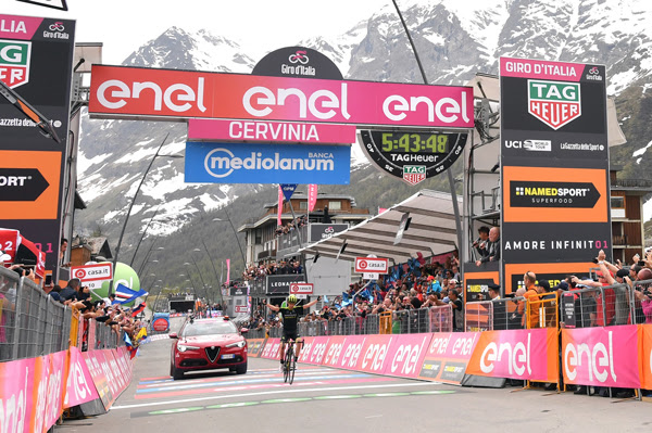 58195f71 2ccd 4cf1 9153 981217e38256 NIEVE VINCE A CERVINIA, FROOME È LA MAGLIA ROSA DEL GIRO D’ITALIA