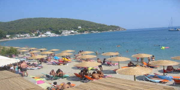Κι όμως, πλέον θα μπορείτε να κάνετε κράτηση σε ομπρέλα και ξαπλώστρα μέσω...ενός κλικ!