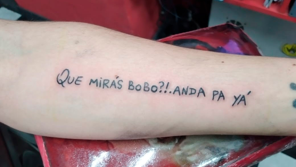 Una joven se tatuó la frase de Messi en Rotten Tattoo