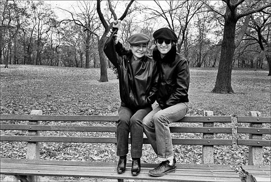 Yoko Ono and John Lennon, Central Park, NYC, November 21 by Allan  Tannenbaum | John lennon and yoko, John lennon yoko ono, John lennon beatles