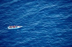 Libia, Italia y barcos mercantes ignoraron durante 14 horas la alerta de una patera con 20 personas en peligro