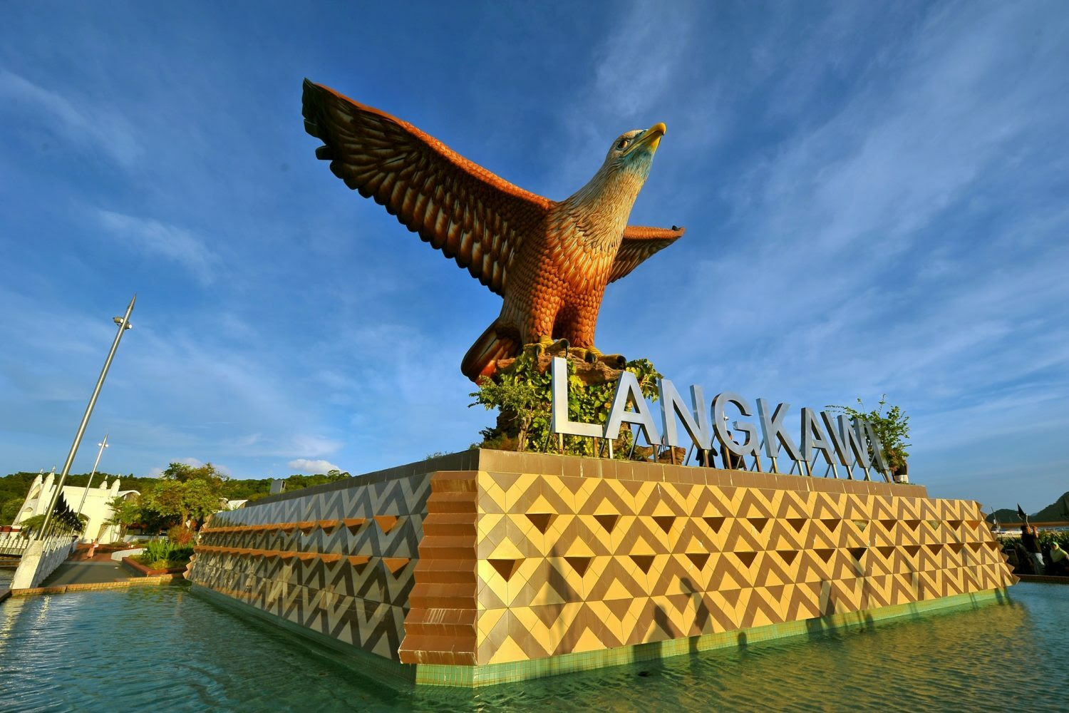 Langkawi-island-Malaysia-Eagle-1500x1000