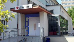Anne Frank Educational Center compares Jews fleeing Nazis to Islamic State jihadis