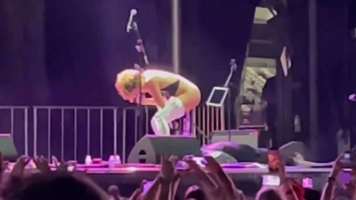Singer Sophia Urista pulls down her pants live on stage and urinates on a male fan