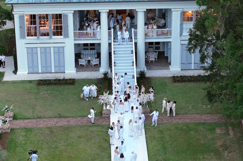 The wedding of
                  Jennifer Lopez and Ben Affleck, Savannah, GA