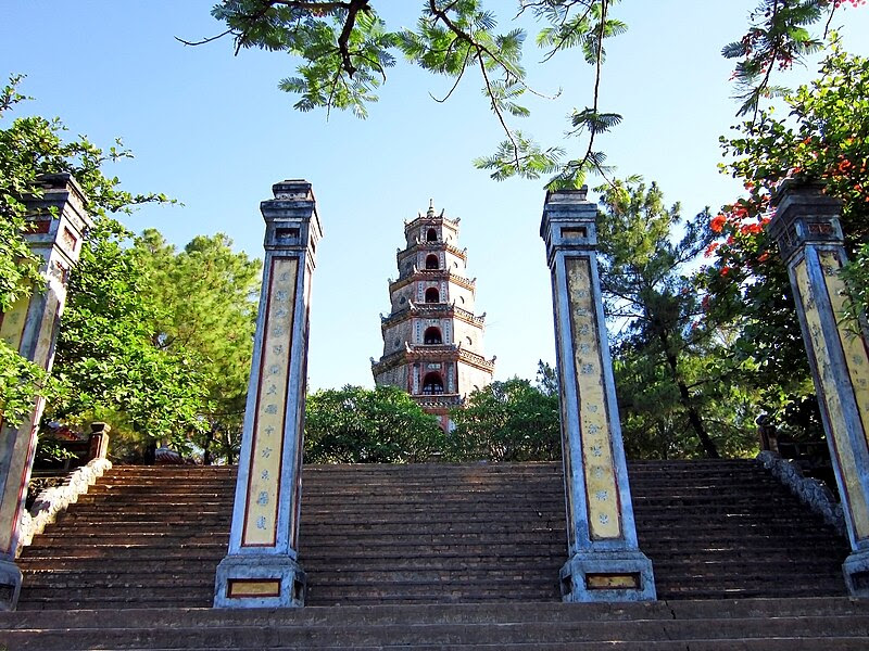 File:Chùa Thiên Mụ ở Huế.jpg