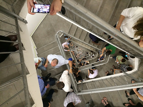 Tel Aviv residents shelter from rockets in tower block stairwell (Photo: Noa Mayer)