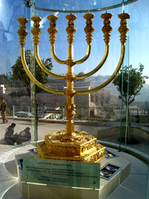 The Temple Institute has
                  created this life-sized menorah for use in the future
                  Third Temple.