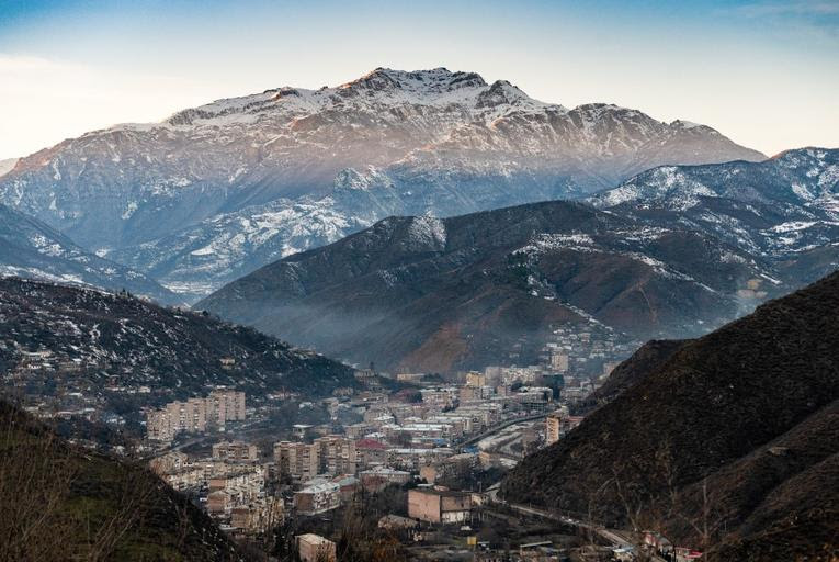 Vue sur les montagnes de la province arménienne de Siounik, près de la frontière avec l’Azerbaïdjan. PHOTO / ARAM NERSESYAN / SPUTNIK VIA AFP