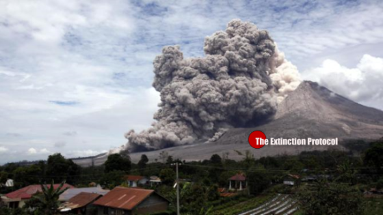 5 volcanoes simultaneously erupt in Indonesia: shroud skies with dark ash clouds Indonesian-volcano-erupting-5