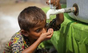 Каждый четвертый человек живет вне безопасно управляемых услуг водоснабжения или не имеет доступа к чистой питьевой воды.