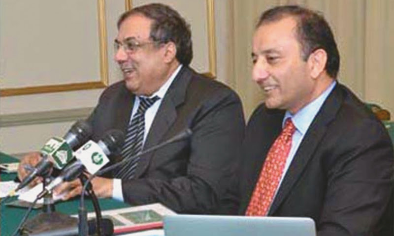 The new spokesman for the PM, Dr Mussadiq Malik(R), addressing a press conference in Islamabad.   - APP/file