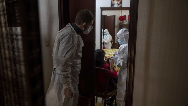Itália aperta restrições, e Natal da pandemia fica sem viagens e ceias