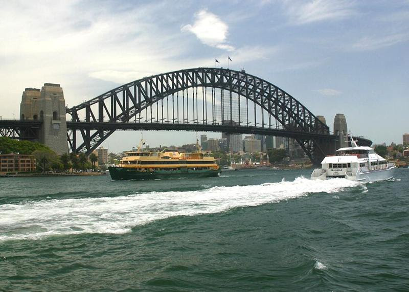 http://thebesttraveldestinations.com/wp-content/uploads/2010/09/Sydney_Harbour_Bridge_02.jpg