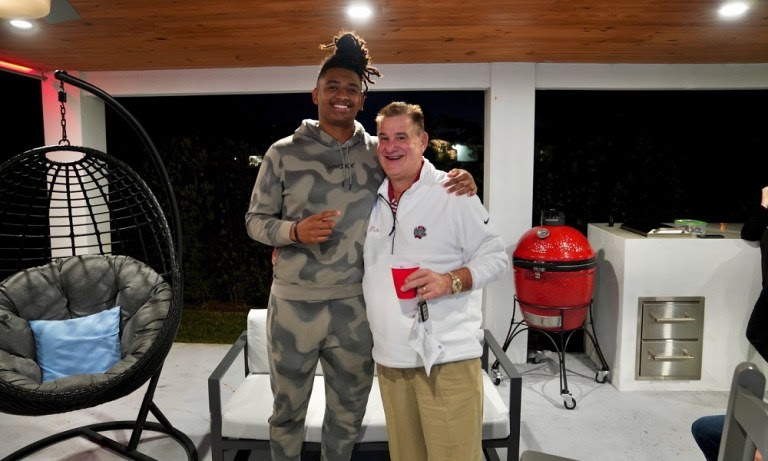 Marvin Jones poses with Sal Sunseri during in-home visit