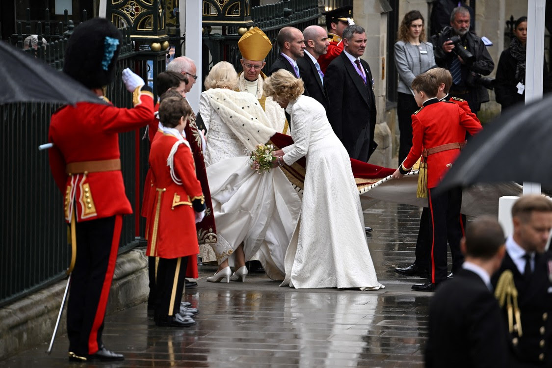 Nữ hoàng Anh Camilla tại Tu viện Westminster.  REUTERS/Dylan Martinez