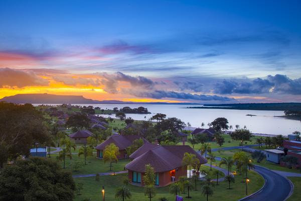 Bangalôs do Malai Manso Resort às margens do Lago do Manso MT (Divulgação)