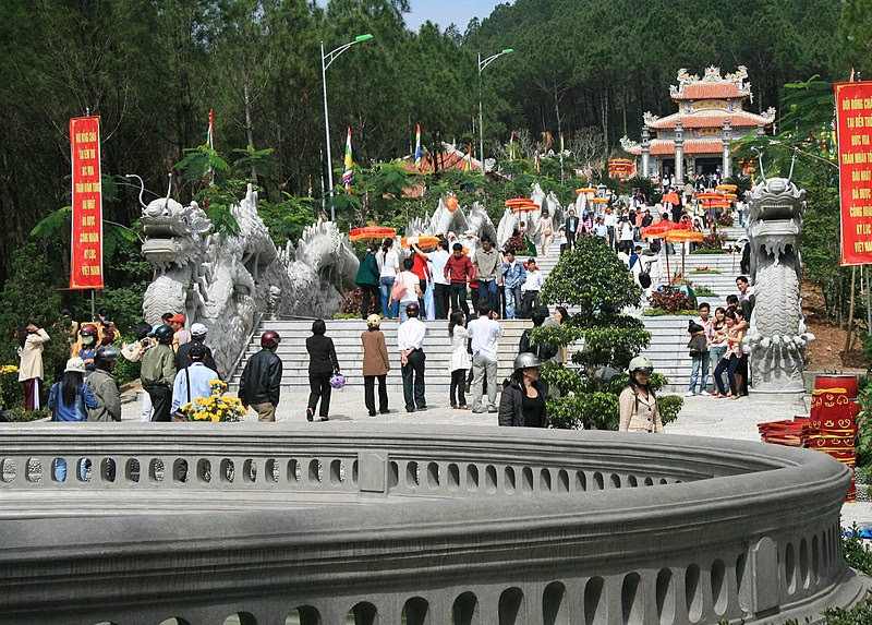 File:Đền thờ Trần Nhân Tông.jpg