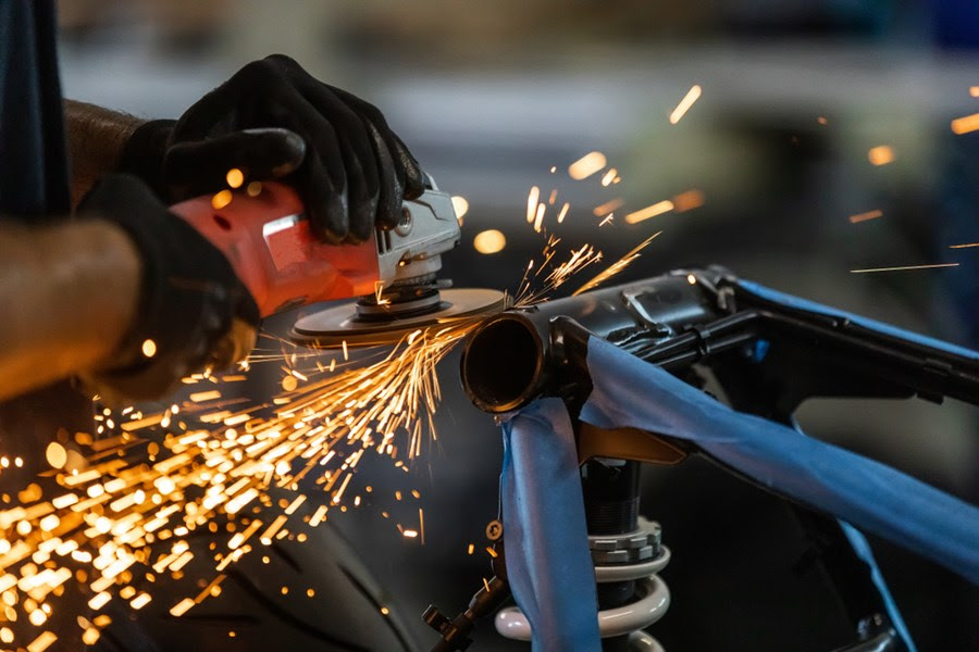 Produção industrial cai 2,4% em março, segundo mês seguido de retração, mas resultado é melhor do que o esperado Produção industrial cai 2,4% em março, segundo mês seguido de retração, mas resultado é melhor do que o esperado