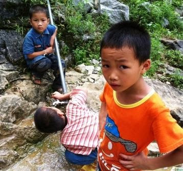 Blessing Hands gave the school a water purifier so kids will be able to have safe drinking water.