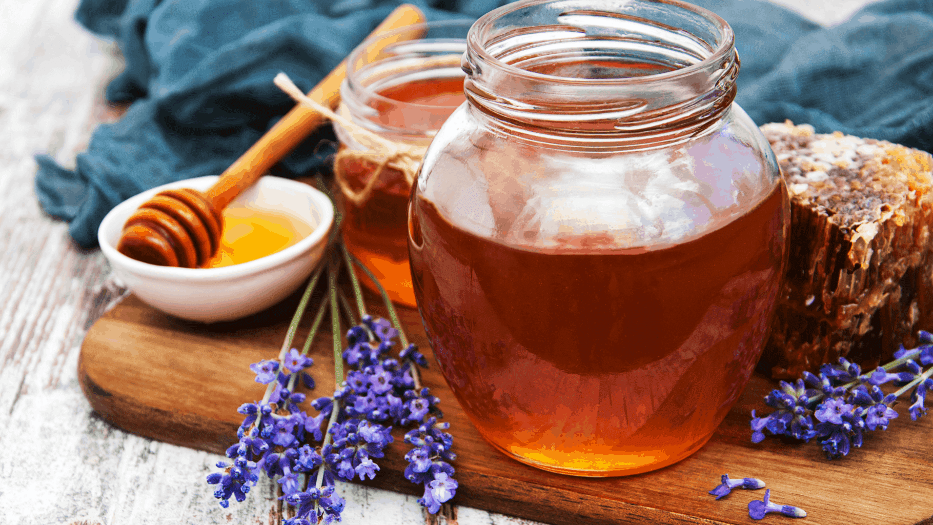 Benefits of CBD honey - honey and flowers